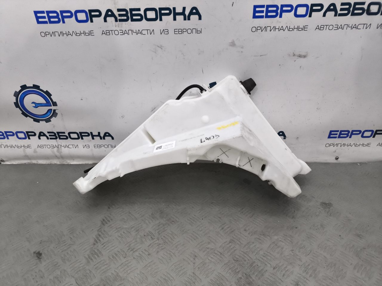бачок омывателя Land Rover Range Rover 4 поколение L405 2015, 4.4 л., дизель, АКПП, полный привод, правый руль, LR110607, GPLA17B613AB, LR070882, LR108238, GPLA17B613AC, GPLA17B613AD - фото №1