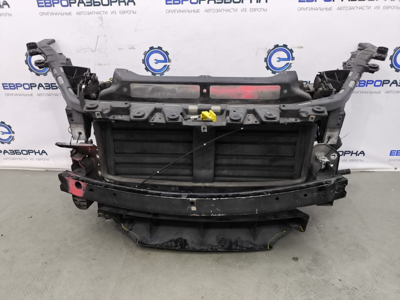 передняя панель крепления облицовки (телевизор) Maserati Levante 1 поколение M161 2019, 3.0 л., бензин, АКПП - фото №1