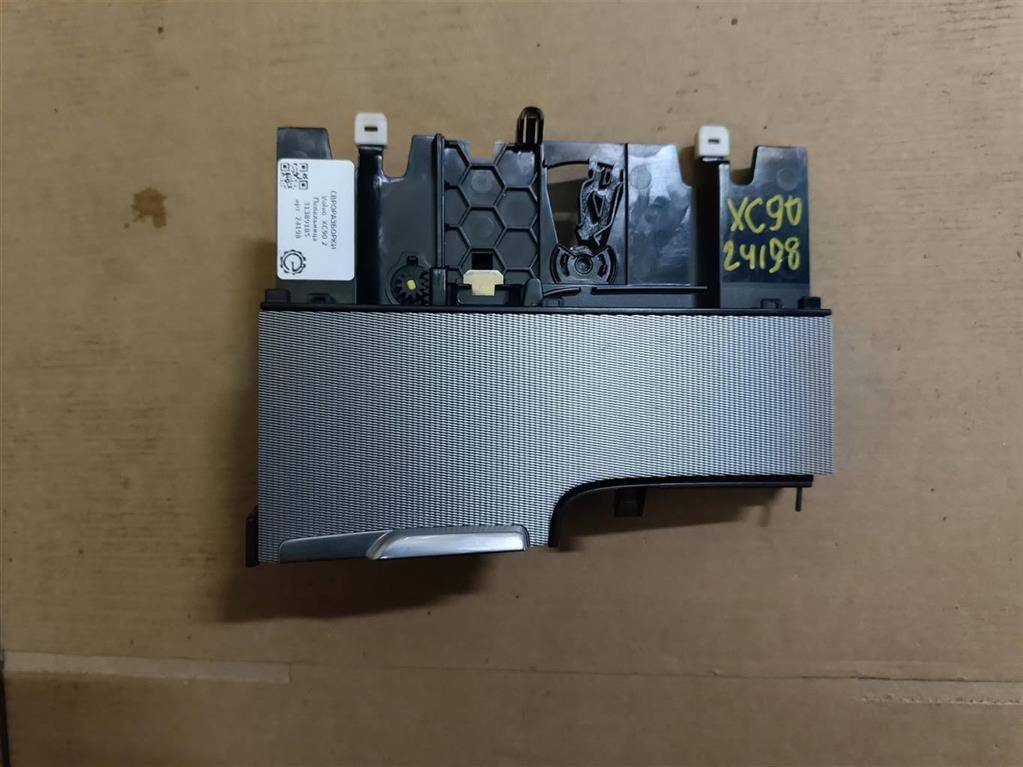 пепельница Volvo XC90 2 поколение 2018, 2.0 л., дизель, АКПП, передний привод, 31389185, 31389185 - фото №1