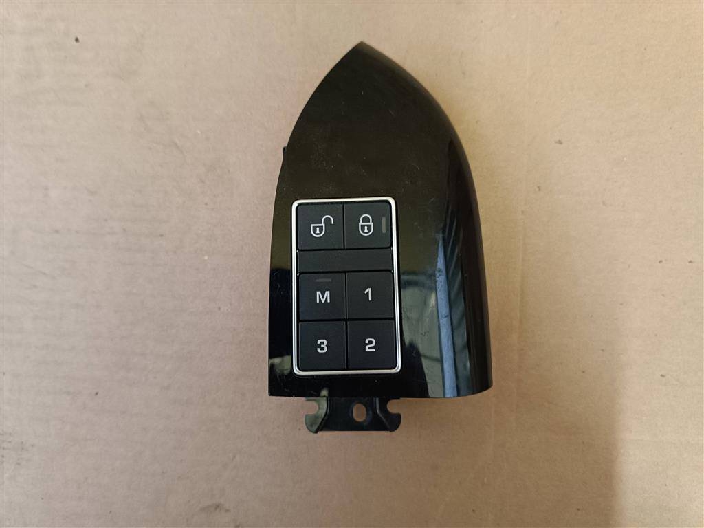 блок управления сиденьем Land Rover Range Rover 4 поколение L405 2015, 4.4 л., дизель, АКПП, полный привод, правый руль, LR037924, LR037924, CK5217A881AD, LR076516, CK5217A881AE, FK7214776AA - фото №1