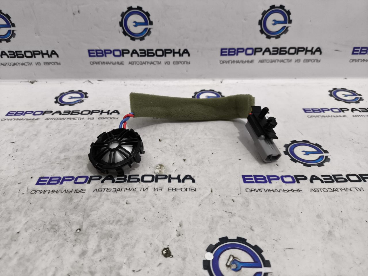 динамик Land Rover Discovery Sport 1 поколение L550 2016, 2.0 л., дизель, АКПП, передний привод, LR025875, BJ3218808AC, C2Z22814 - фото №1