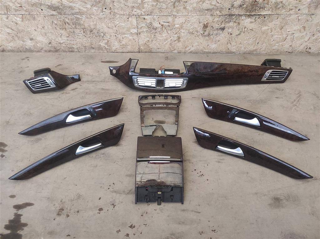 Накладки Mercedes-Benz CLS-Класс C218/X218 W218 2013, 3.0 л., CDi, дизель, АКПП, передний привод - фото №1