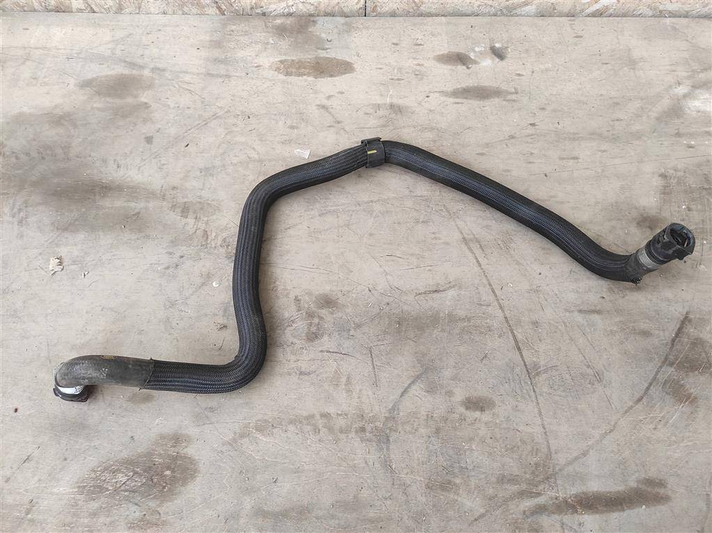 патрубок радиатора Land Rover Discovery Sport 1 поколение L550 2017, 2.0 л., дизель, АКПП, передний привод, GJ327H255AB, GJ327H255AB, J9C1415, LR072104 - фото №1