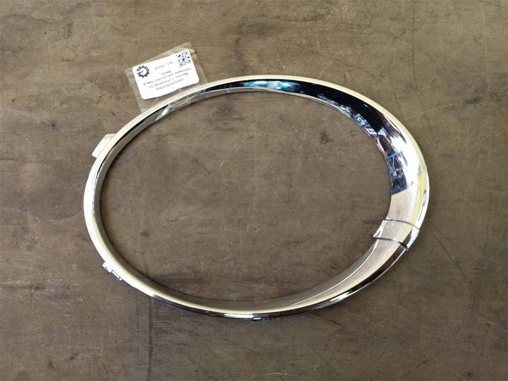 Накладка (ресничка) фары левая Bentley Continental GT 1 поколение 2007, 6.0 л., бензин, АКПП, передний привод, 3SD807823, 3SD807823, 3SD807823A, 3SD807823C - фото №1