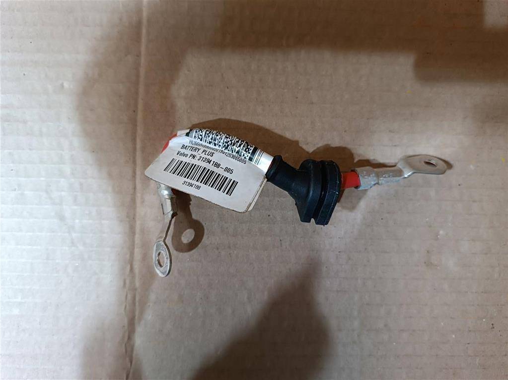 плюсовой провод аккумулятора Volvo XC90 2 поколение 2019, 2.0 л., бензин, АКПП, передний привод, 31394188, 31394188 - фото №1