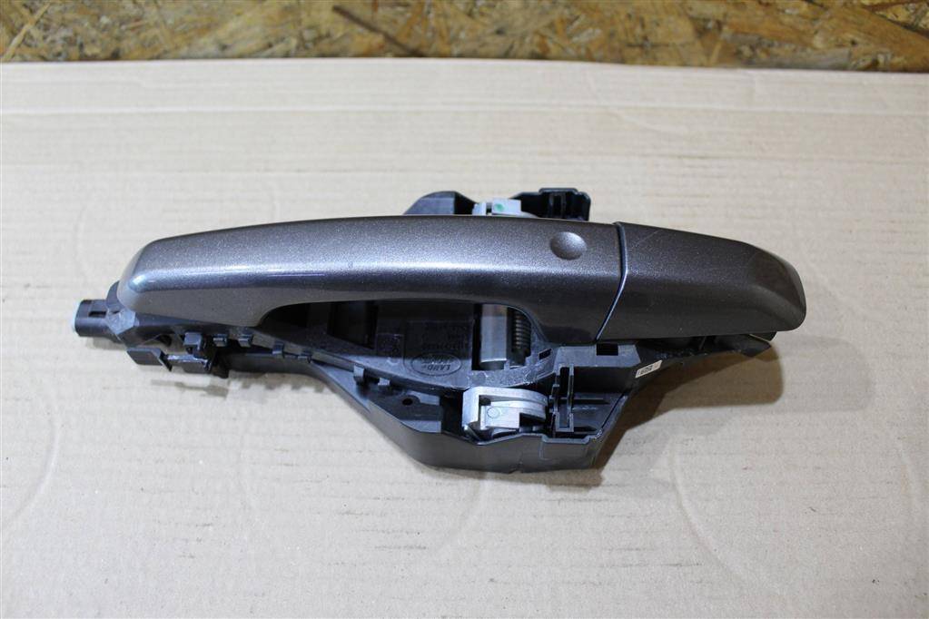 ручка наружная Jaguar XE 1 поколение X760 2015, 2.0 л., дизель, АКПП, передний привод, D62224A00AA, D62224A00AA, J9C6279CAH, JPLA22400BA8CAH, LR112356 - фото №1