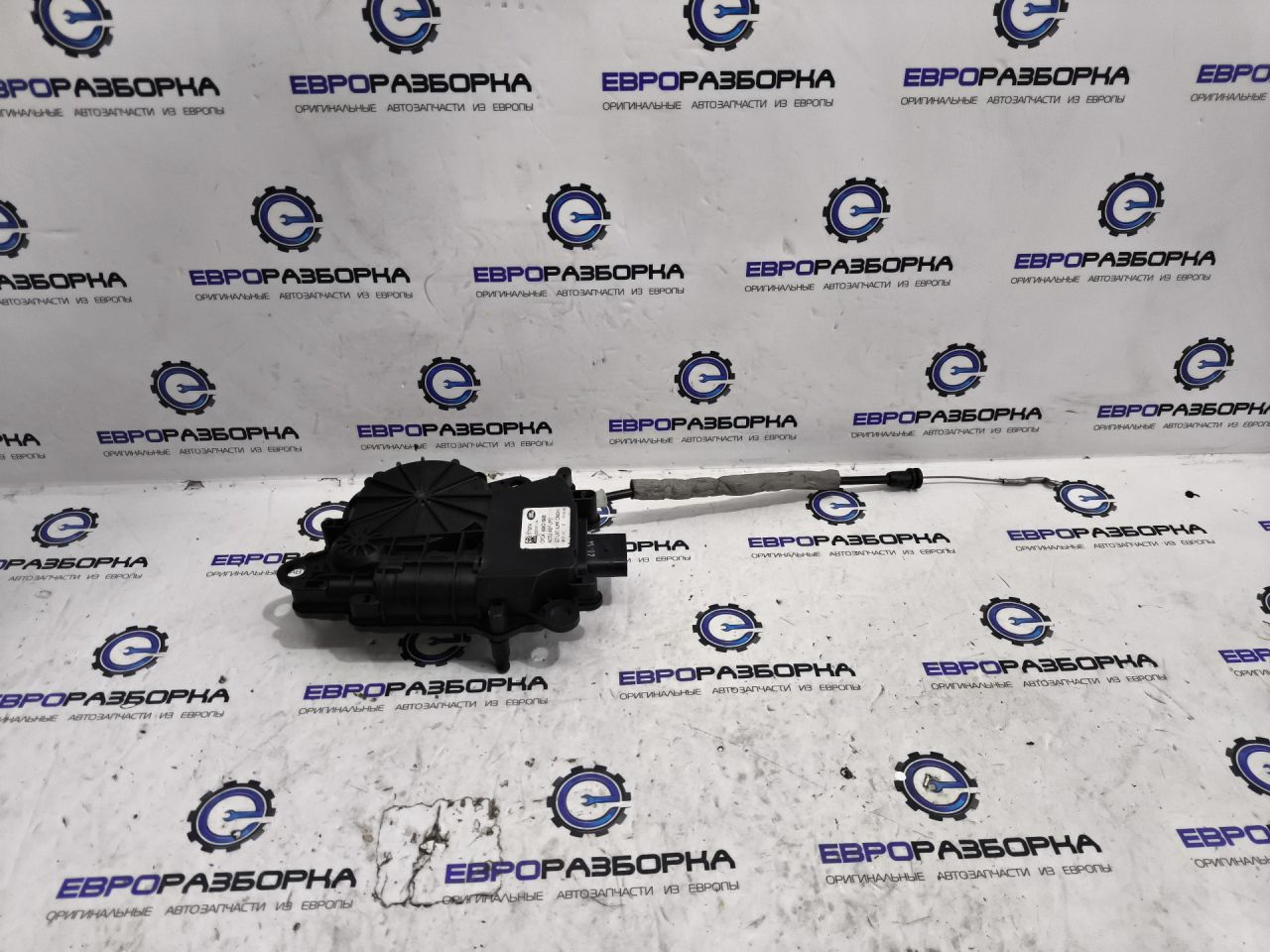 электропривод багажника Land Rover Range Rover 4 поколение L405 2015, 4.4 л., дизель, АКПП, полный привод, правый руль, LR070122, CPLA404C10AB, CPLA404C10AC, LR090182, T2H2194, T2H25106, CPLA404C10AD, LR095549 - фото №1