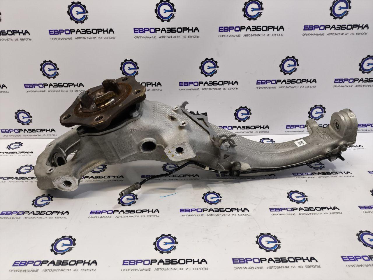 кулак поворотный правый Bentley Continental GT 3 поколение 2023, 4.0 л., CVD, бензин, АКПП, красный, купе, полный привод, правый руль, 971407246L - фото №1