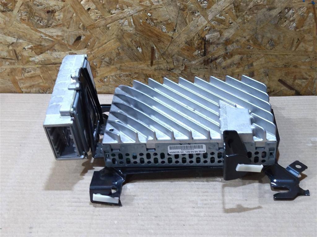 усилитель музыкальный BMW 2 серия F22/F23 2017, 3.0 л., АКПП, передний привод, 65126801346, 65126801347 - фото №1