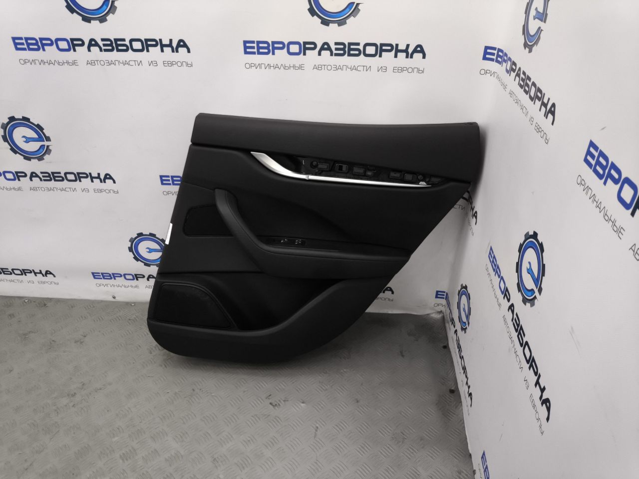 обшивка двери задняя правая Maserati Levante 1 поколение M161 2019, 3.0 л., бензин, АКПП, 670162899 - фото №1