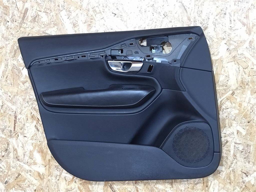 Дверные карты Volvo XC90 2 поколение 2019, 2.0 л., бензин, АКПП, передний привод, 31393113, 31393113 - фото №1