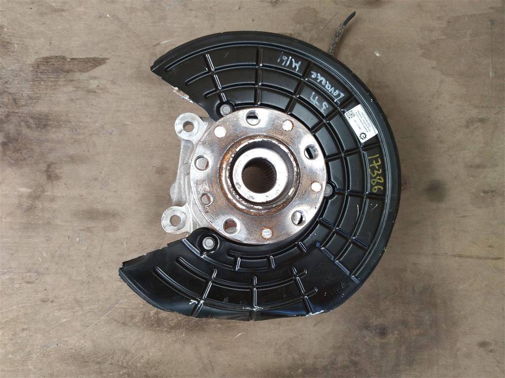 кулак задний правый Maserati Levante 1 поколение M161 2020, 3.0 л., дизель, АКПП, передний привод, 670108079, 670108079 - фото №1