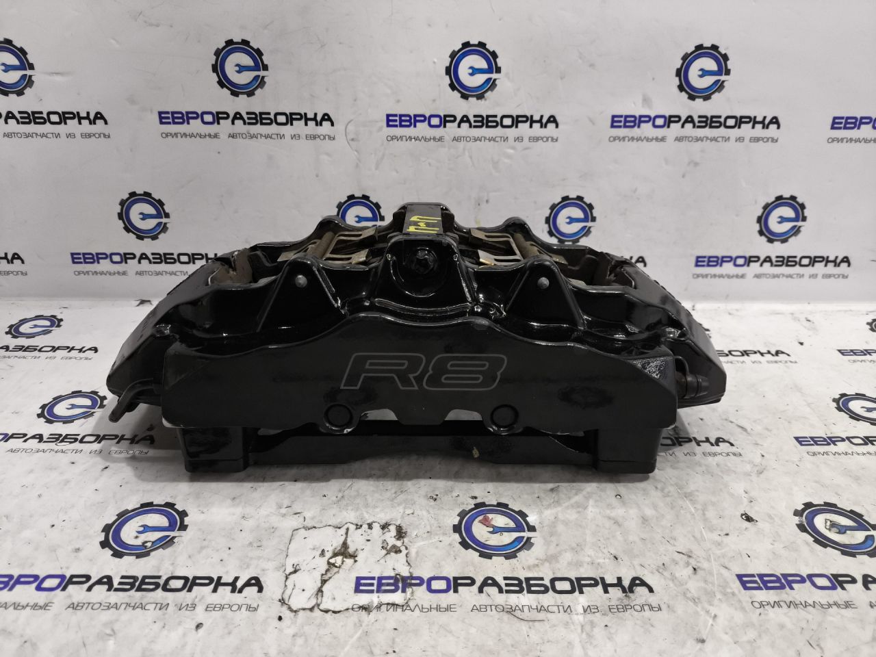 суппорт передний правый Audi R8 42 2008, 4.0 л., TFSI, бензин, АКПП, купе, передний привод, 420615106A - фото №1