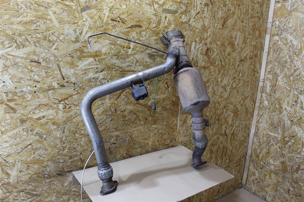 катализатор Land Rover Range Rover 4 поколение L405 2014, 4.4 л., дизель, АКПП, полный привод, правый руль, CPLA5E212BB, LR038564 - фото №1