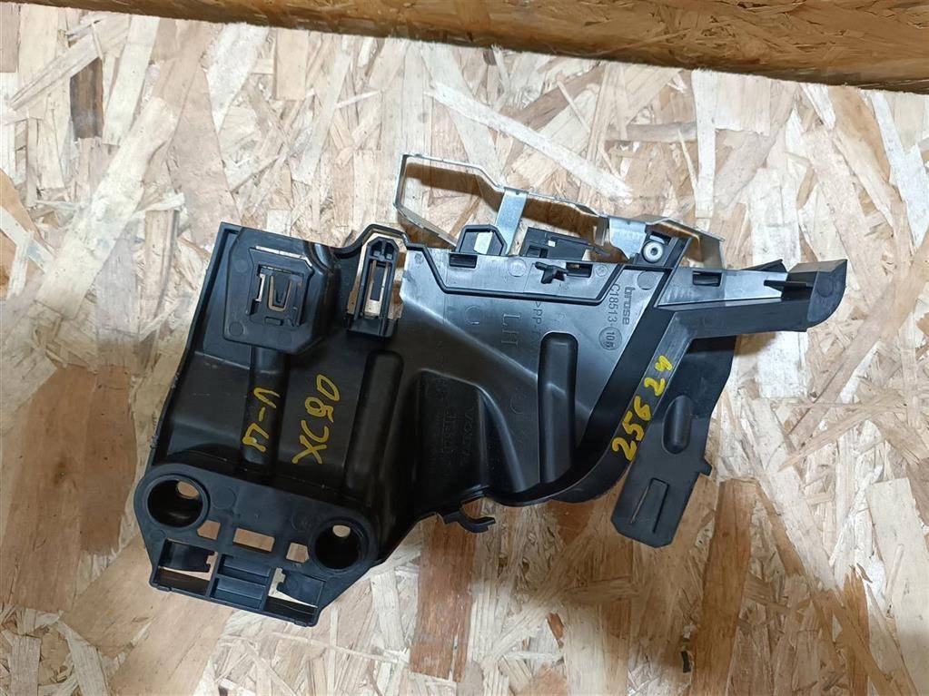 Кронштейн замка двери Volvo XC90 2 поколение 2019, 2.0 л., дизель, АКПП, передний привод, 31484041, 31484041 - фото №1