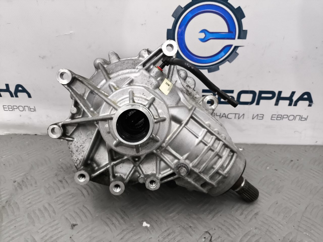 редуктор переднего моста Maserati Levante 1 поколение M161 2019, 3.0 л., бензин, АКПП, 670104057 - фото №1