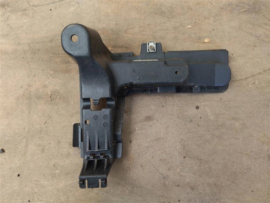 крепление бампера Mercedes-Benz GLC-Класс X253/C253 2016, 2.0 л., CDi, дизель, АКПП, передний привод, A2538858800, A2538858800 - фото №1