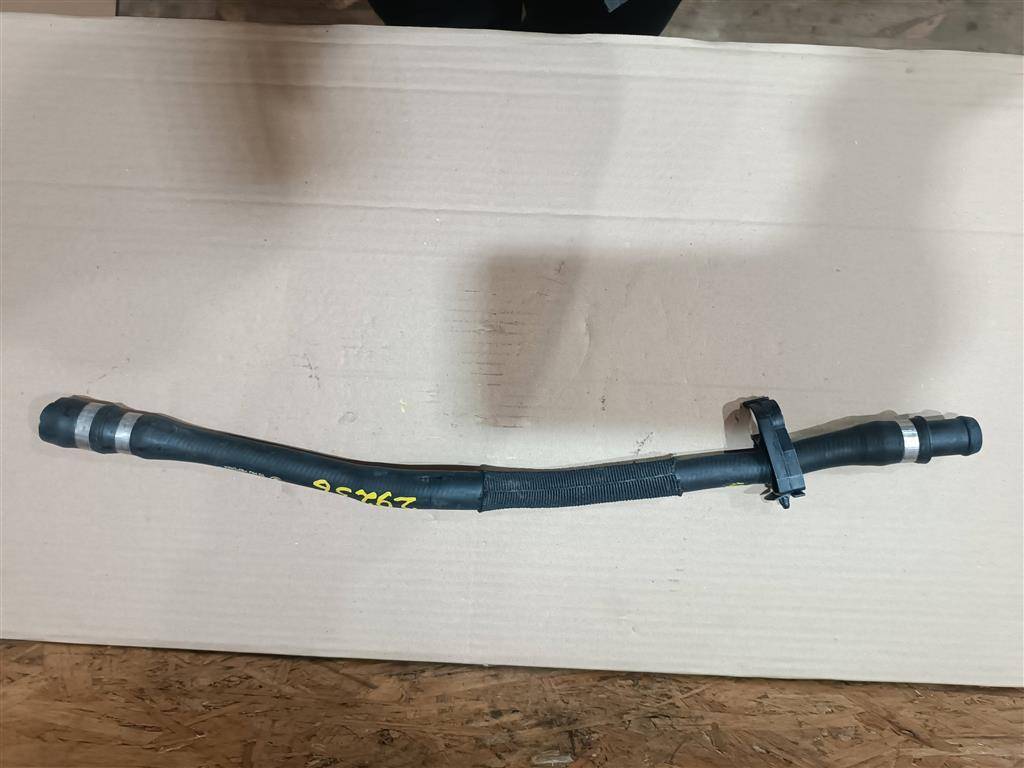 патрубок радиатора BMW X2 F39 2021, 2.0 л., бензин, АКПП, полный привод, правый руль, 64216832803, 64216832804 - фото №1