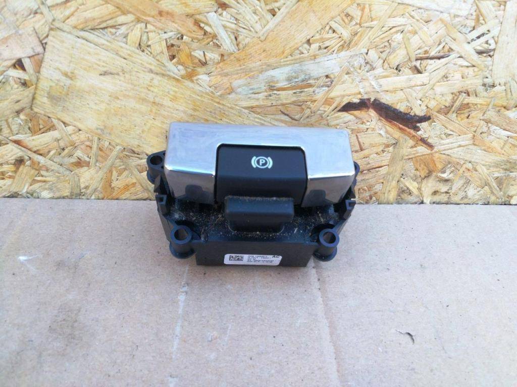 кнопка ручного тормоза (ручника) Land Rover Range Rover 4 поколение L405 2016, 4.4 л., дизель, АКПП, полный привод, правый руль, CPLA2B623AC, CPLA2B623AC - фото №1