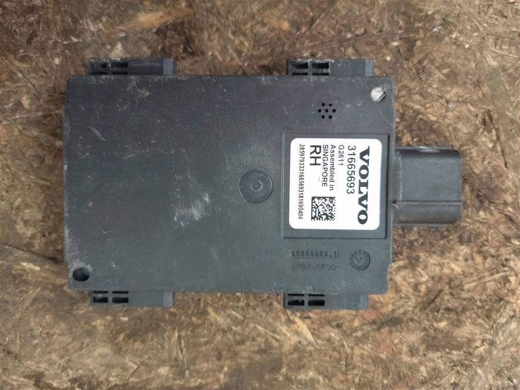 датчик мертвых (слепых) зон Volvo XC90 2 поколение 2019, 2.0 л., дизель, АКПП, передний привод, 31665693, 31665693 - фото №1