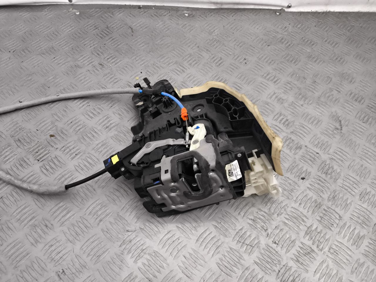 замок двери передней правой Mercedes-Benz E-Класс W213/S213/C238/A238 C238 2018, 2.0 л., бензин, АКПП, передний привод, A0997203500 - фото №1