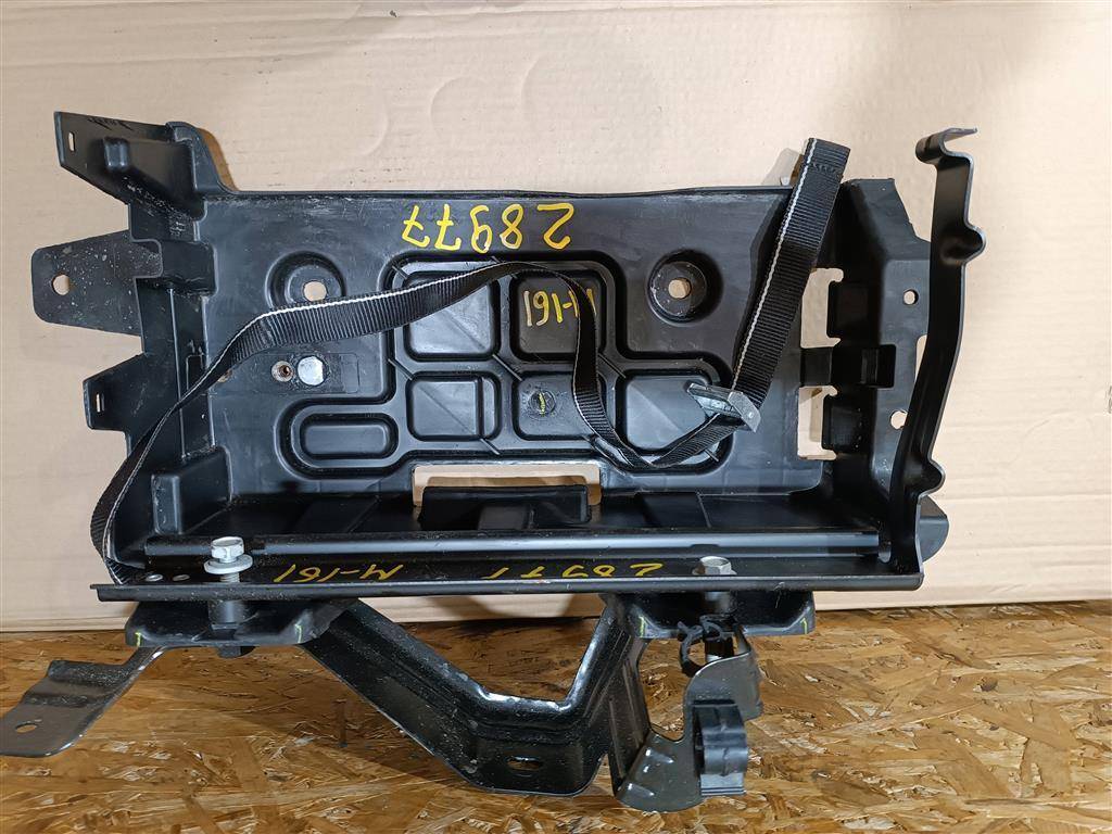 Полка АКБ Maserati Levante 1 поколение M161 2017, 3.0 л., дизель, АКПП, передний привод, 675000297, 675000297 - фото №1