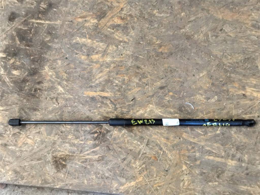 амортизатор капота Mercedes-Benz CLS AMG C218 2013, 5.5 л., 5.5 бензин, бензин, АКПП, купе, передний привод, правый руль, A2048800029, A2048800029 - фото №1