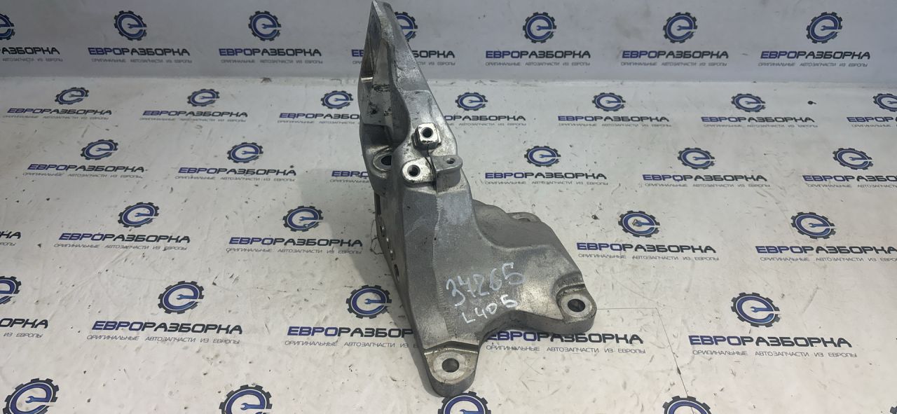 кронштейн двигателя Land Rover Range Rover 4 поколение L405 2014, 4.4 л., дизель, АКПП, полный привод, правый руль, LR033182, CPLA6037D, CPLA6037DC - фото №1