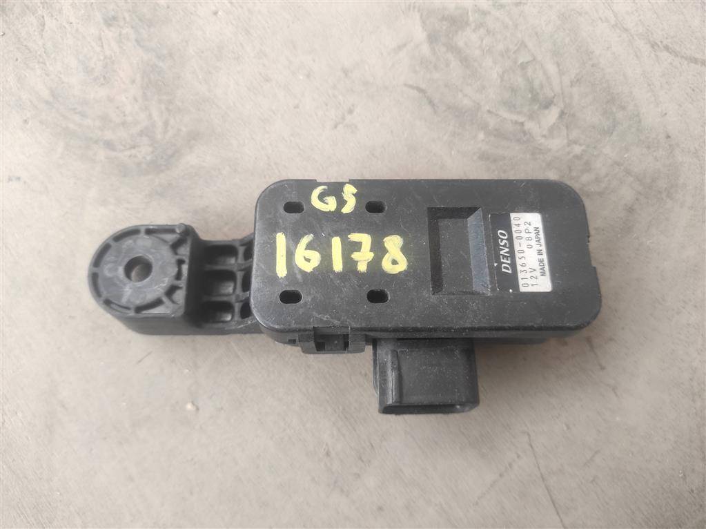 датчик (прочие) Lexus GS 4 поколение 2013, 3.0 л., бензин, АКПП, передний привод, 136500040, 136500040 - фото №1