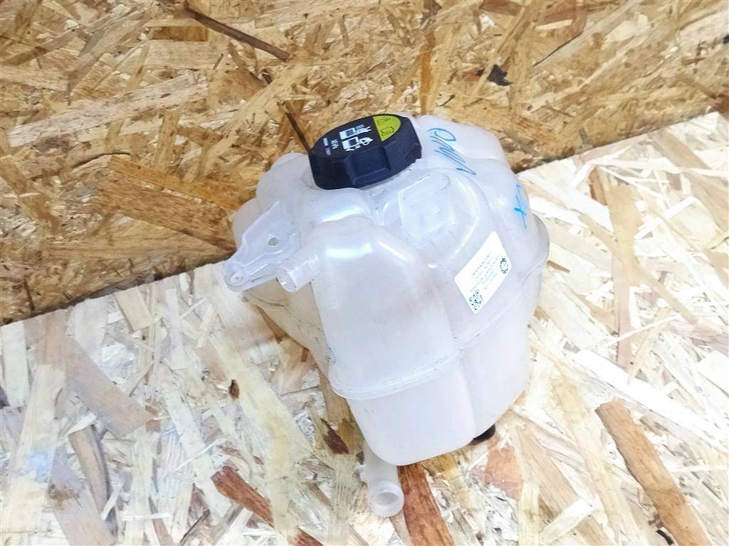 бачок расширительный Volvo XC90 2 поколение 2019, 2.0 л., дизель, АКПП, передний привод, 31465682, 31465682 - фото №1