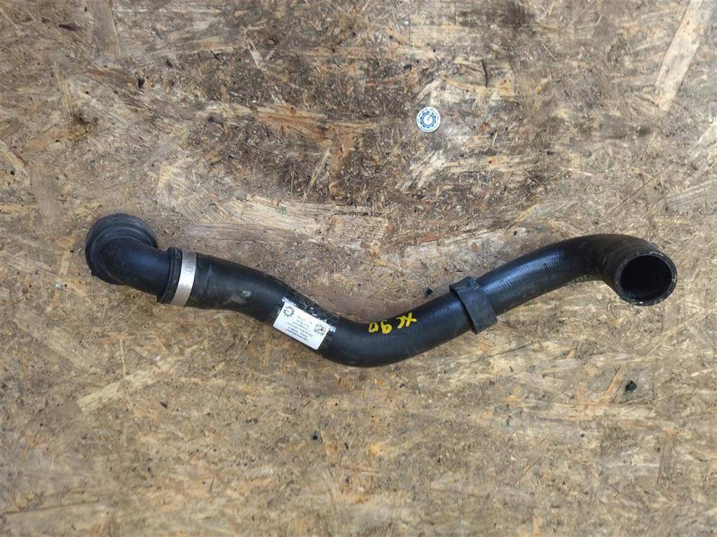 патрубок радиатора Volvo XC90 2 поколение 2018, 2.0 л., дизель, АКПП, передний привод, 31474845, 31474845 - фото №1