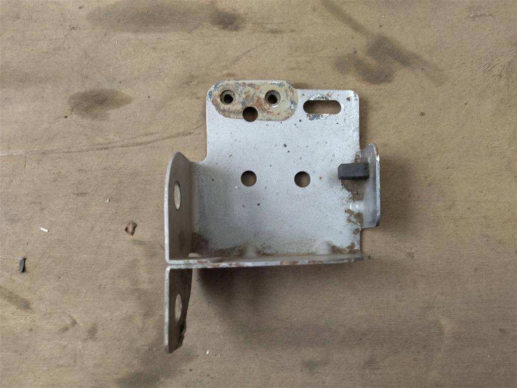 кронштейн (крепление) Bentley Continental GT 1 поколение 2007, 6.0 л., бензин, АКПП, передний привод, 3W8821121C, 3W8821121C - фото №1