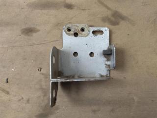 кронштейн (крепление) Bentley Continental GT 1 поколение 2007, 6.0 л., бензин, АКПП, передний привод, 3W8821121C, 3W8821121C