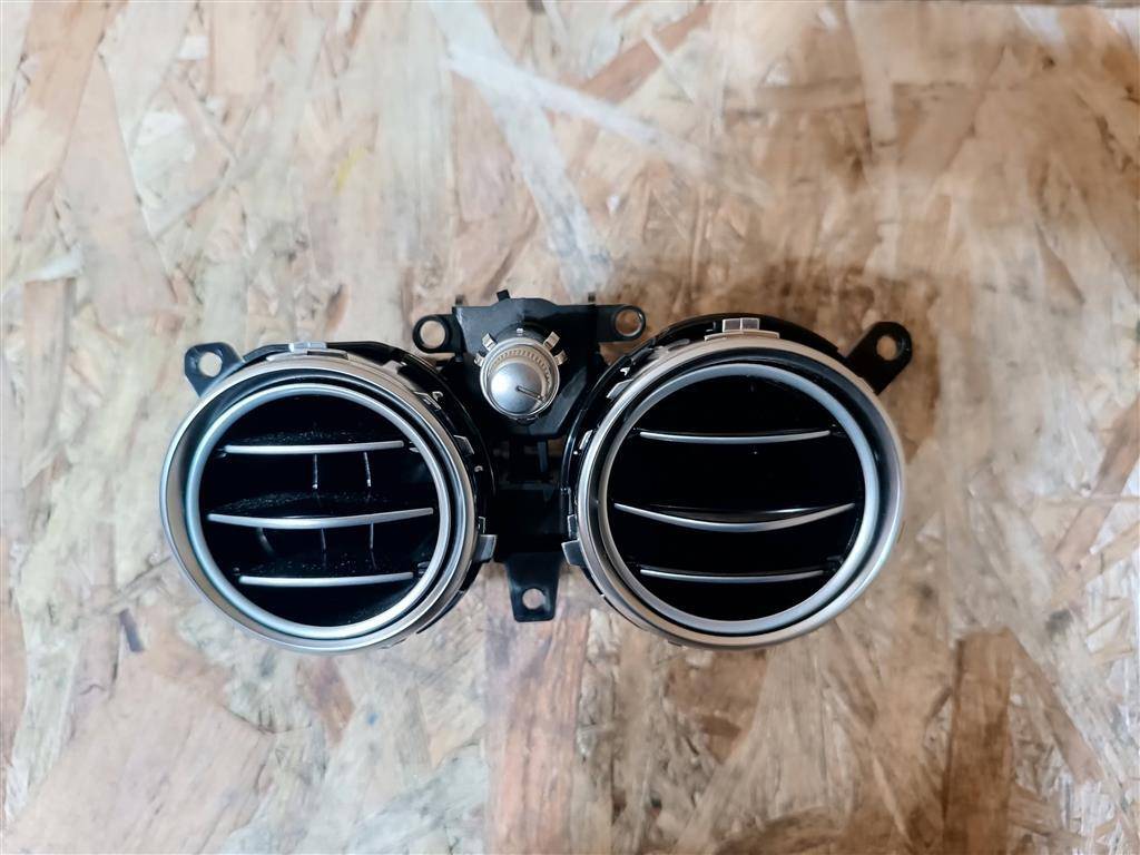 дефлектор обдува салона Mercedes-Benz E-Класс W213/S213/C238/A238 W213 2017, 2.0 л., CDi, дизель, АКПП, передний привод, A2138307800, A2138307800 - фото №1