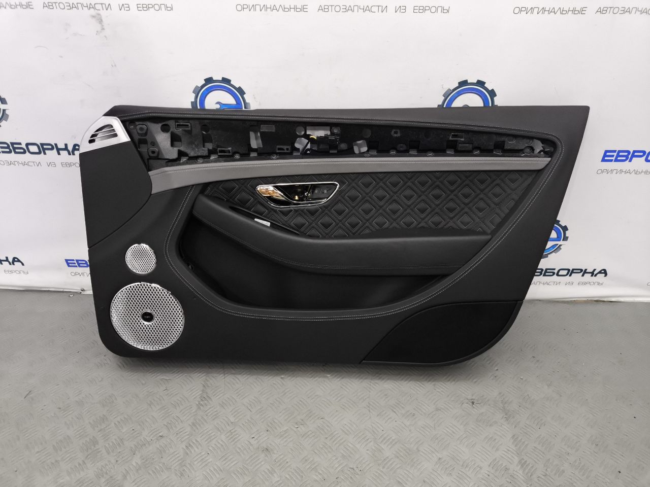 обшивка двери передняя правая Bentley Continental GT 3 поколение 2023, 4.0 л., CVD, бензин, АКПП, красный, купе, полный привод, правый руль, 3SA867108 - фото №1