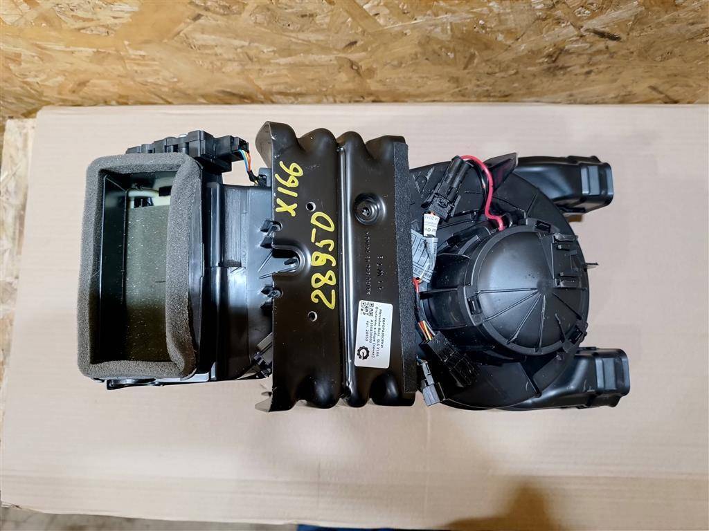 Отопитель Mercedes-Benz GLS-Класс X166 2018, 3.0 л., CDi, дизель, АКПП, передний привод, A1668300008, A1668300008, A1668300003, A1668301600 - фото №1