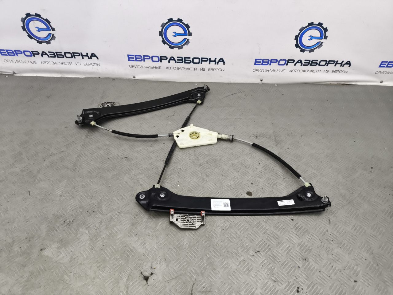 стеклоподъемник передний правый Bentley Continental GT 3 поколение 2023, 4.0 л., CVD, бензин, АКПП, красный, купе, полный привод, правый руль, 3SD837462 - фото №1