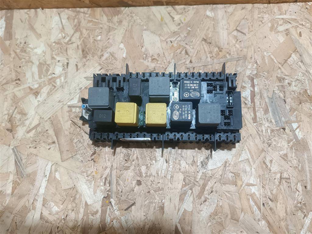 блок предохранителей Mercedes-Benz GLS-Класс X166 2019, 3.0 л., CDi, дизель, АКПП, передний привод, A1669068201, A1669068201 - фото №1