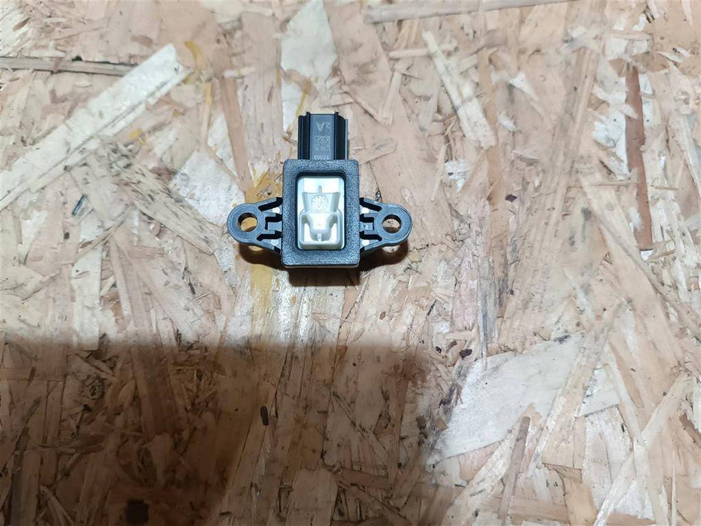 датчик удара Volvo XC90 2 поколение 2019, 2.0 л., дизель, АКПП, передний привод, 31406731, 31406731, 05152018, 11202018 - фото №1