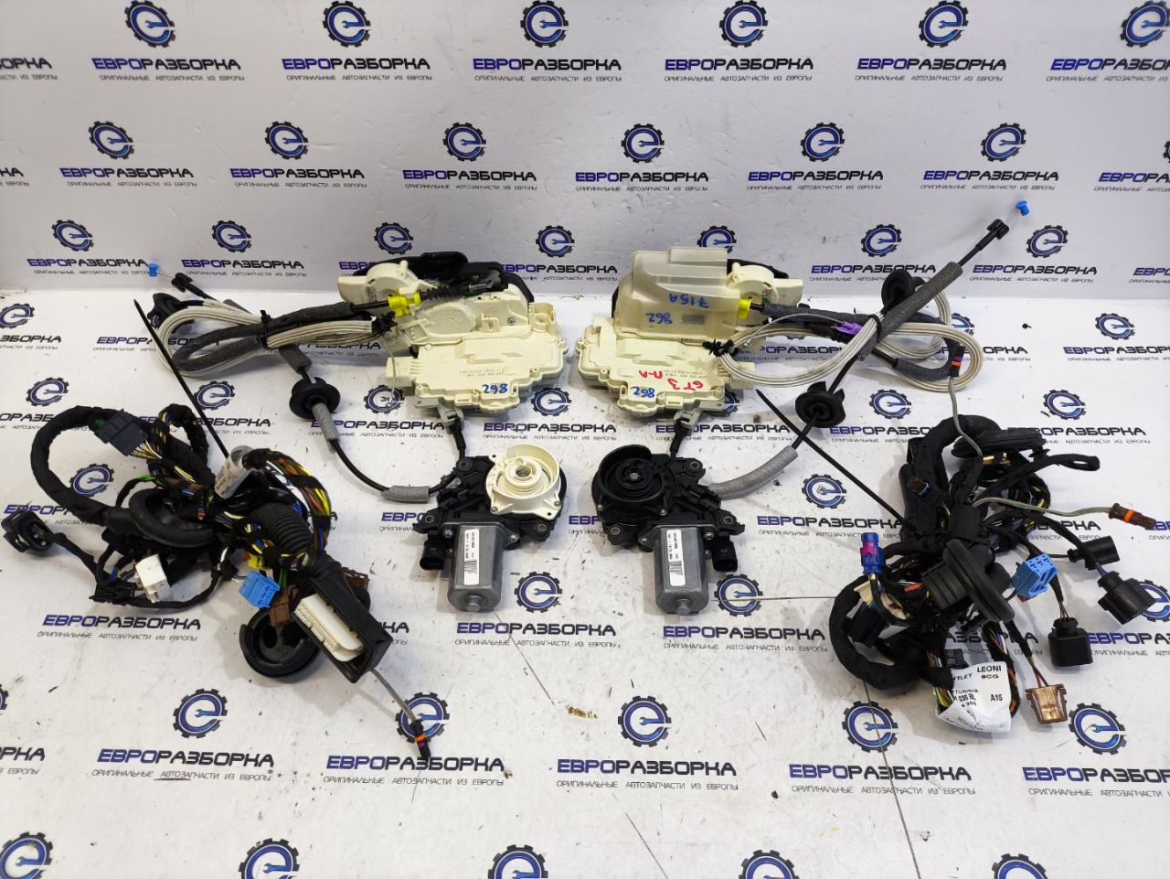 доводчик двери Bentley Continental GT 3 поколение 2023, 4.0 л., CVD, бензин, АКПП, красный, купе, полный привод, правый руль, 3SD837015A, 3SD837016, 4F0837059A, 4F0837060A, 3SD971035BL, 3SD971036BL - фото №1