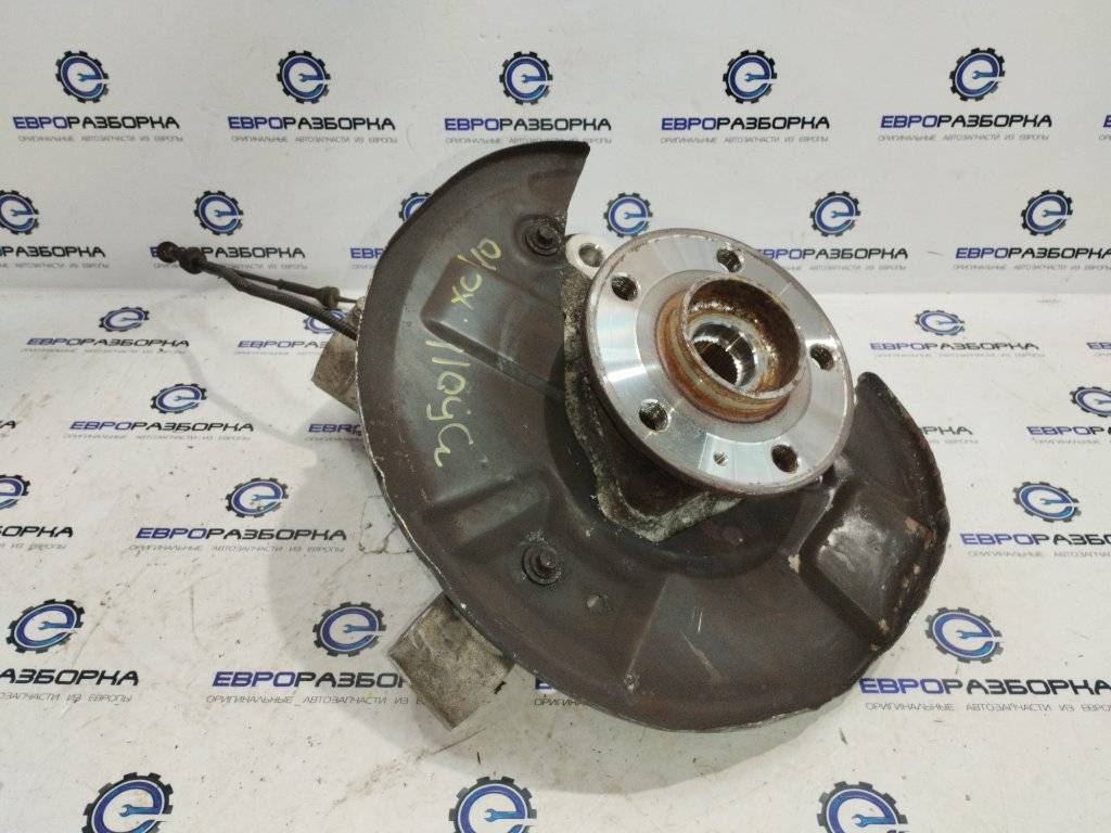 кулак задний правый Volvo XC40 1 поколение 2020, 1.5 л., бензин, denim blue, правый руль, 32221857 - фото №1