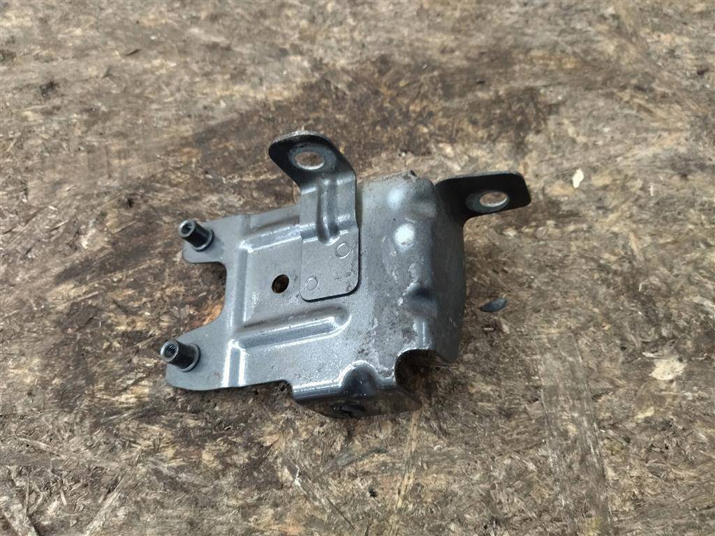 кронштейн (крепление) Bentley Continental GT 2 поколение 2015, 4.0 л., TFSI, бензин, АКПП, передний привод, 3W8821167B, 3W8821167B - фото №1