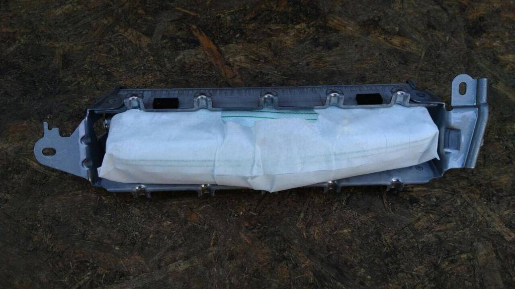 подушка безопасности коленная Lexus RX 4 поколение 2017, 3.0 л., бензин, АКПП, передний привод, 73960-48090, 7396048090 - фото №1