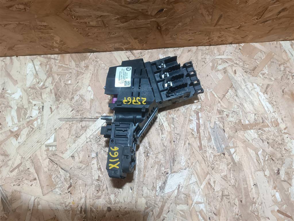 блок предохранителей Mercedes-Benz GLS-Класс X166 2019, 3.0 л., CDi, дизель, АКПП, передний привод, A1665405202, A1665405202, A1665402450, A1665404902, A1665405002, A1665405102 - фото №1