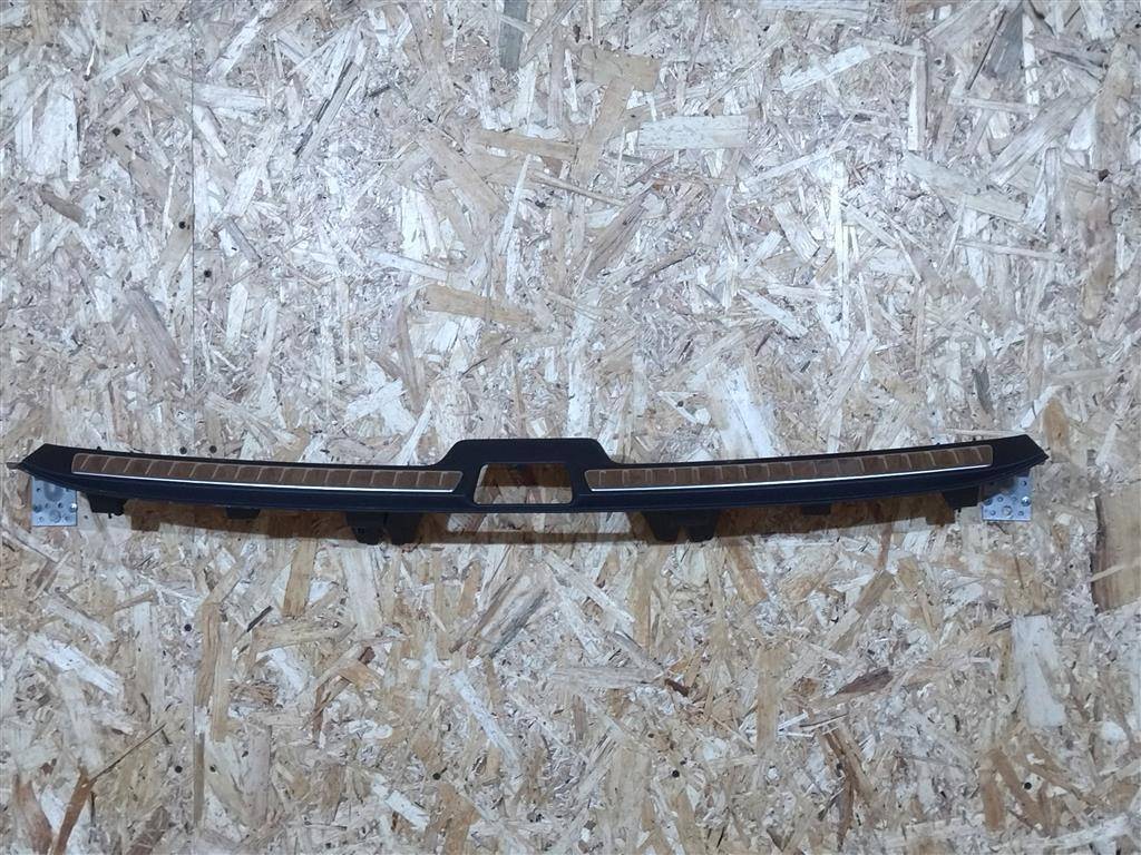 накладка внутренняя на заднюю панель кузова Volvo XC90 2 поколение 2019, 2.0 л., дизель, АКПП, передний привод, 32239215, 32239215 - фото №1