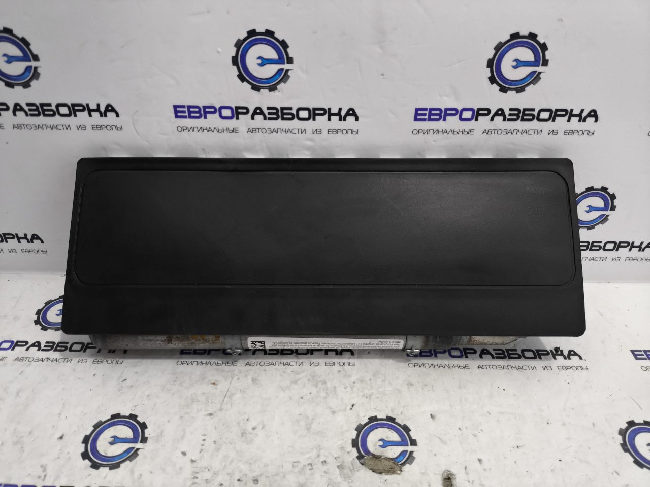 подушка безопасности коленная Bentley Continental GT 3 поколение 2023, 4.0 л., CVD, бензин, АКПП, красный, купе, полный привод, правый руль, 3SA880841F - фото №1