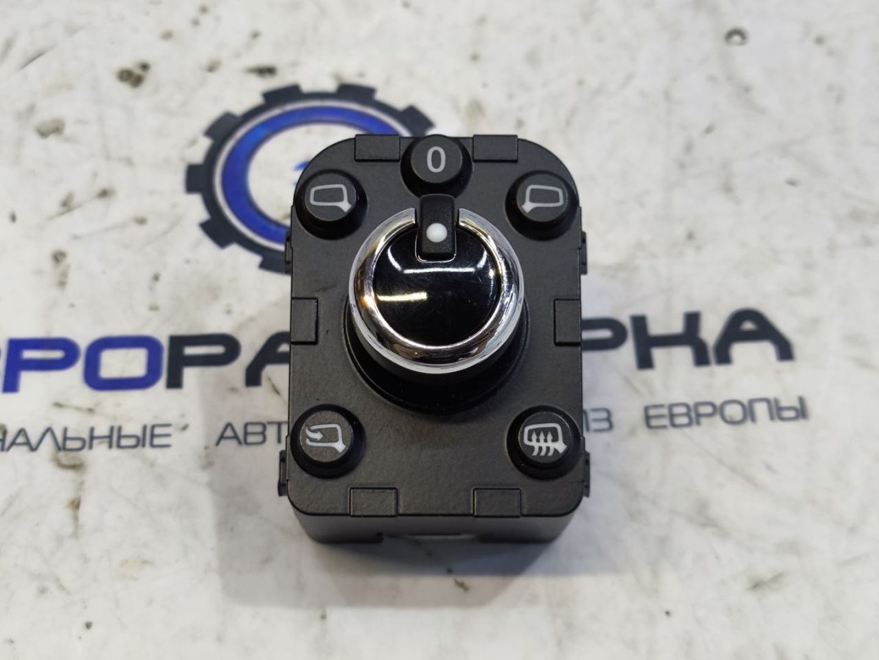 джойстик регулировки зеркал Bentley Continental GT 3 поколение 2023, 4.0 л., CVD, бензин, АКПП, красный, купе, полный привод, правый руль, 3SD959565 - фото №1