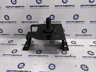 крепление запаски Bentley Bentayga 1 поколение [рестайлинг] 4V1 2023, 4.0 л., TFSI, DCU, бензин, АКПП, темно-зеленый перламутр, внедорожник 5 дв., полный привод, правый руль, 4M0802747A