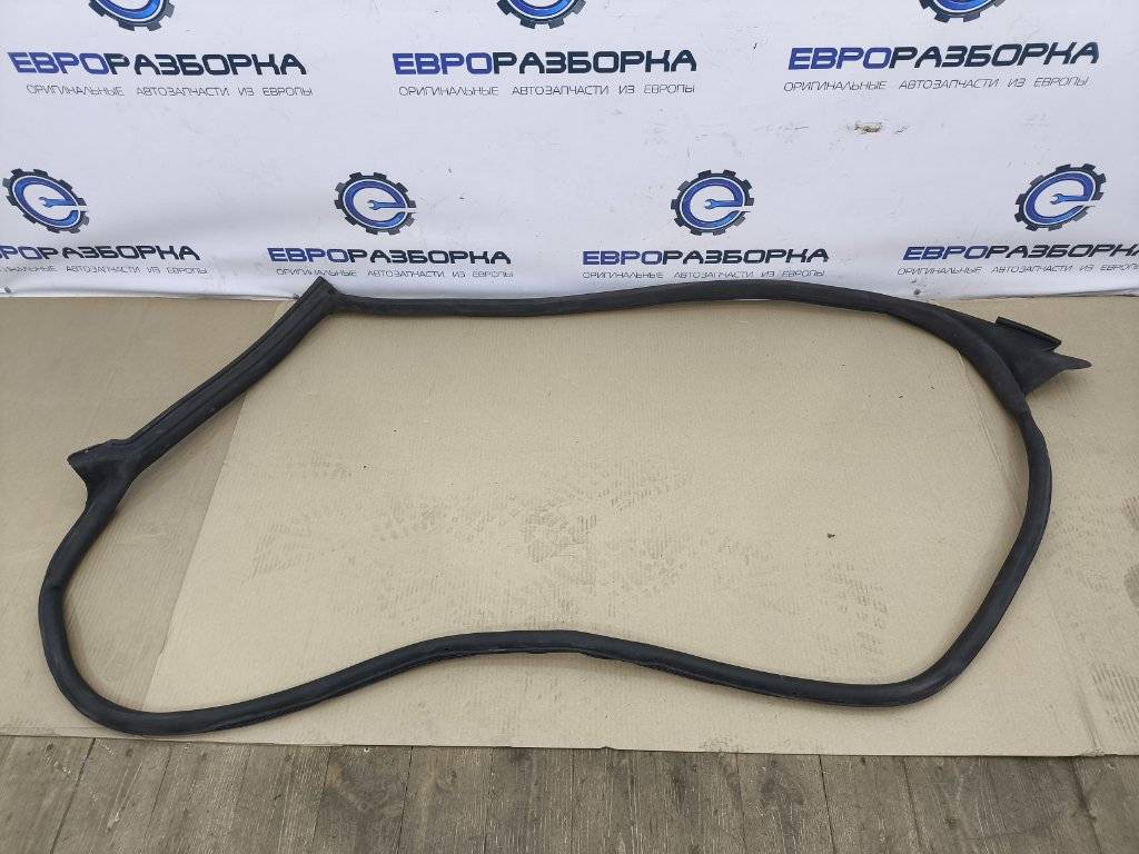 уплотнитель двери Audi Q8 4M 4M8 2021, 3.0 л., TFSI, DCBD, бензин, АКПП, черный металлик, внедорожник 5 дв., полный привод, правый руль, 4M8831708 - фото №1