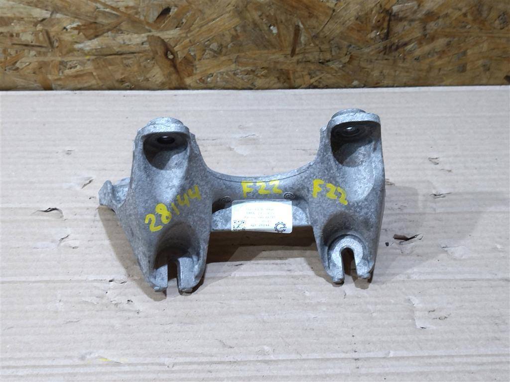 кронштейн КПП BMW 2 серия F22/F23 2017, 3.0 л., АКПП, передний привод, 22326796613, 22326796613 - фото №1